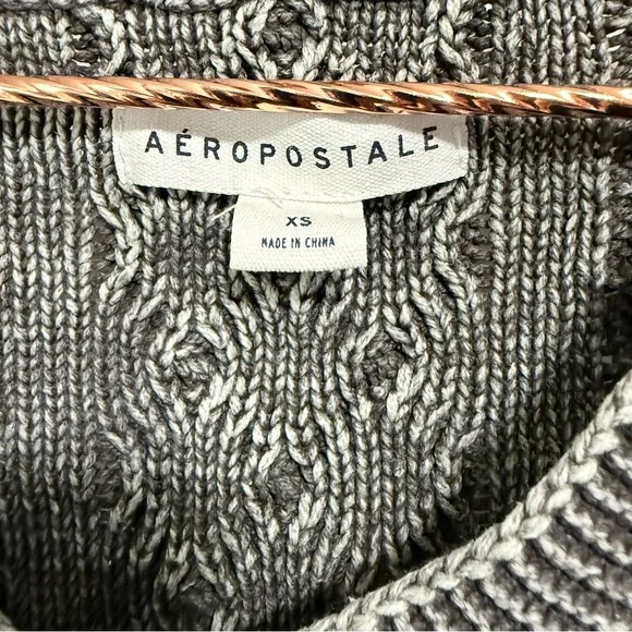 Aeropostale Slouchy Cable-Knit Cropped V-Neck Sweater - Grey Acid Wash - Picture 7 of 9